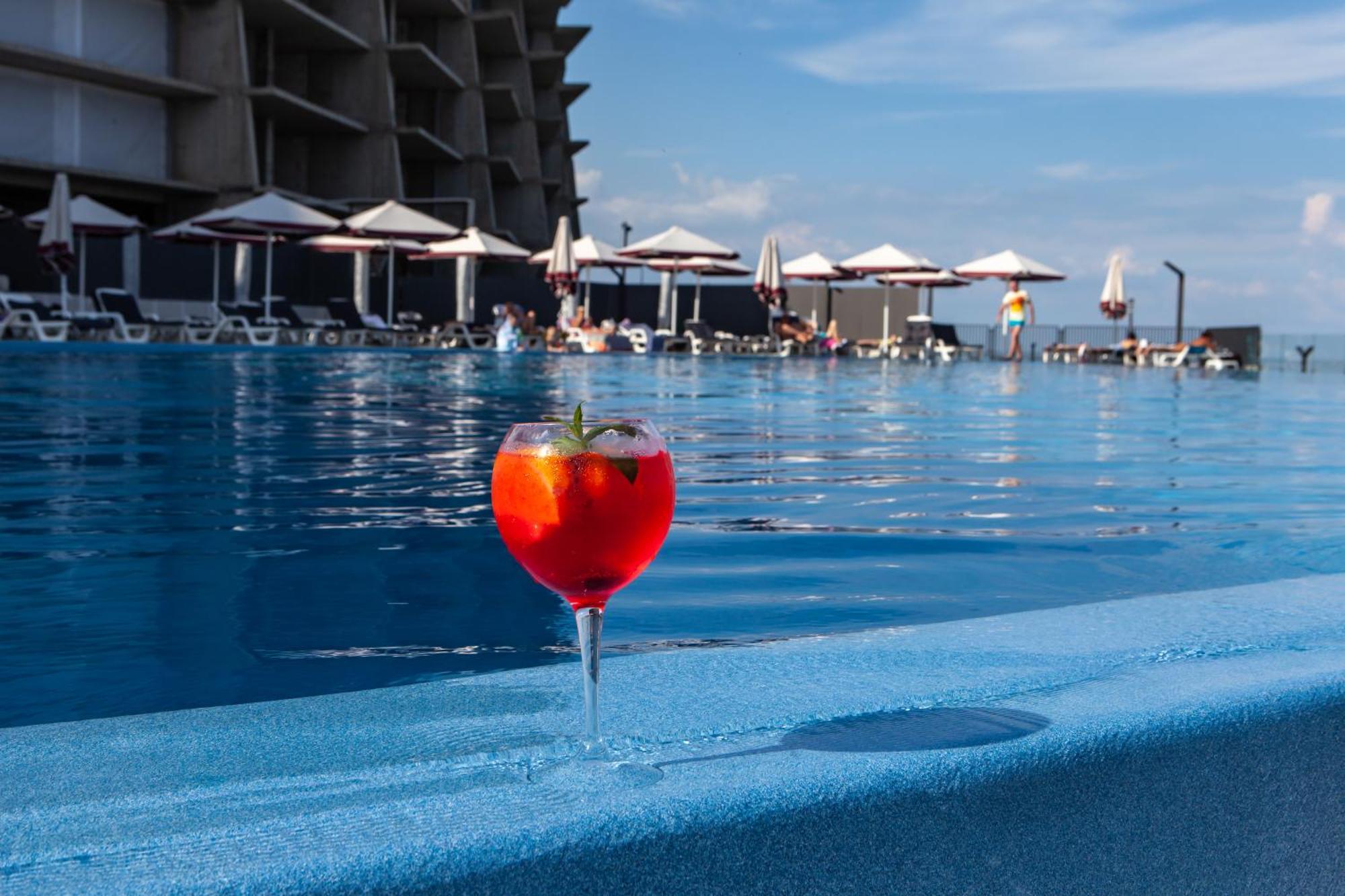 Reikartz Miramar Chornomorsk Hotel Bagian luar foto