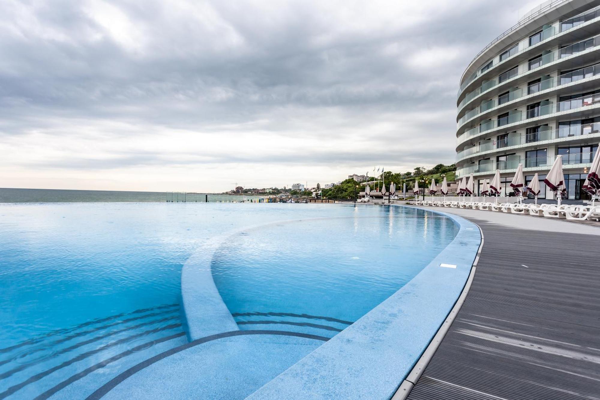 Reikartz Miramar Chornomorsk Hotel Bagian luar foto
