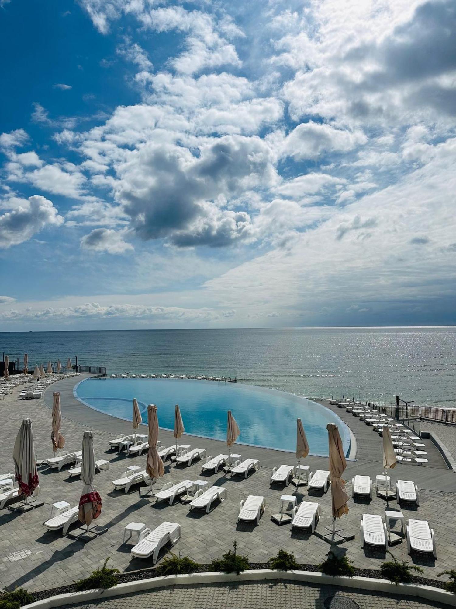 Reikartz Miramar Chornomorsk Hotel Bagian luar foto
