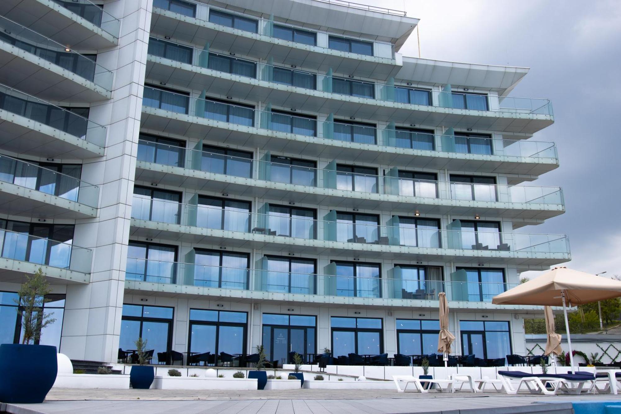 Reikartz Miramar Chornomorsk Hotel Bagian luar foto